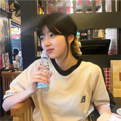 女人行海报